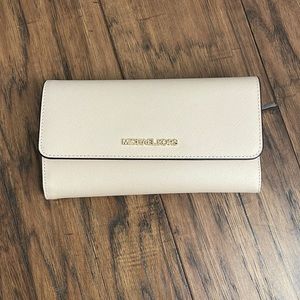 NWOT Michael Kors Wallet